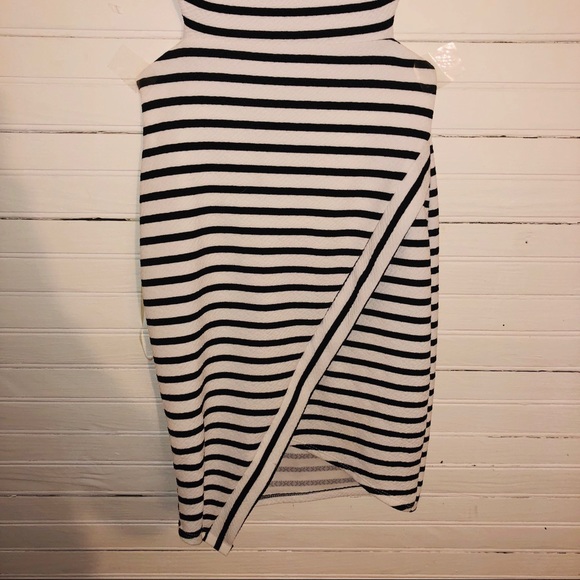 Small Black and White Stripe Dress - Picture 4 of 5